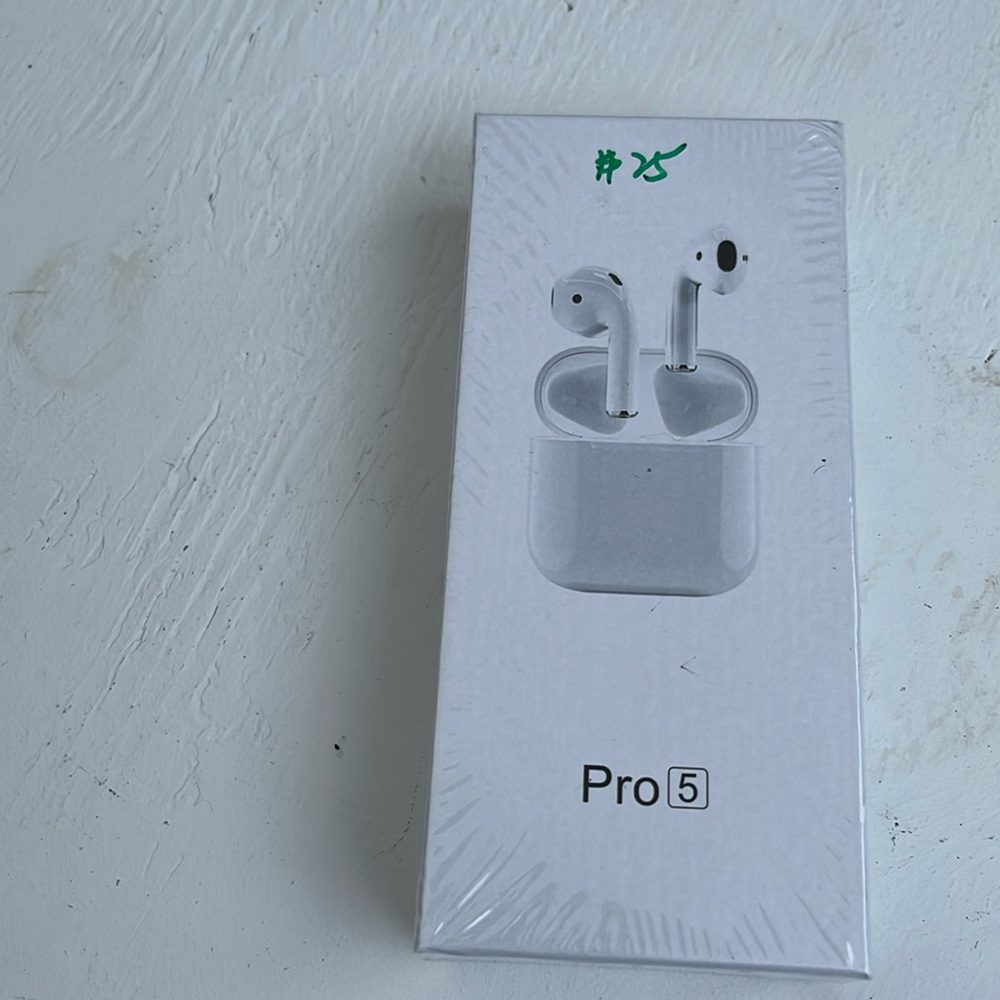 Pro5 Bluetooth earbuds